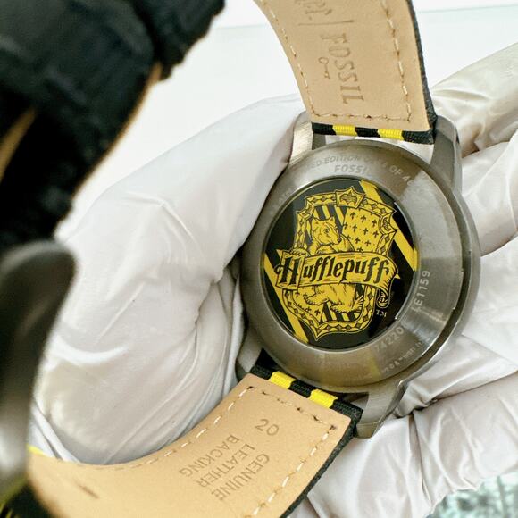 FOSSIL LE1159 Limited Edition Harry Potter™ Three-Hand Hufflepuff™ Nylon Watch - Picture 3 of 8